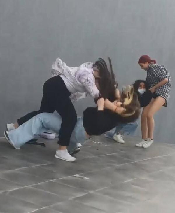 İzmir'de sosyal medya fenomeni olmak için genç kızları öldüresiye dövdüler - Resim: 3