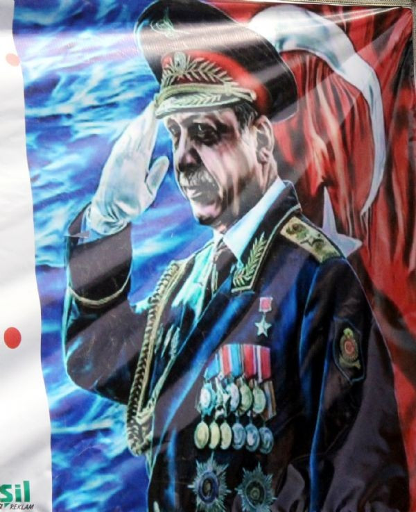 Urfa'ya asılan Erdoğan pankartı olay oldu! Üç hilalli ve...  - Resim: 3