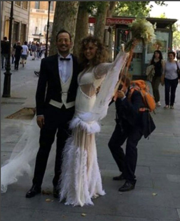 Gelinlik düğünün önüne geçti! - Resim: 1