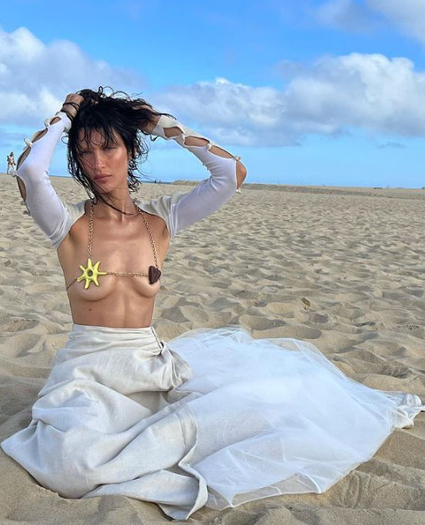 Filistinli model Bella Hadid cüretkar pozlarıyla nefesleri kesti. Deniz kenarında çıplak poz verdi - Resim: 4