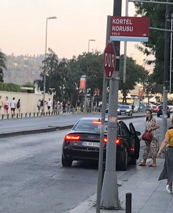 Demet Şener İbrahim Kutluay'ı sevgilisiyle bastı! Gülümseyin çekiyorum - Resim: 2