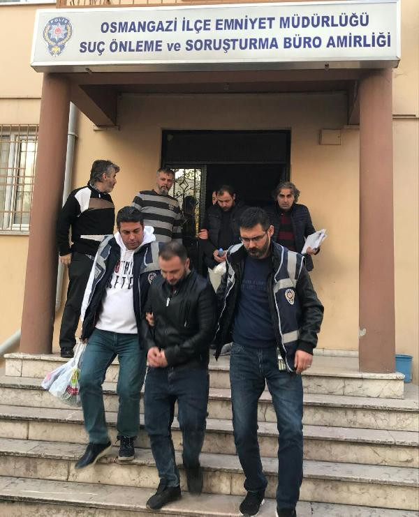 Cep telefoncuyu öldüresiye dövüp gasp ettiler! - Resim: 3