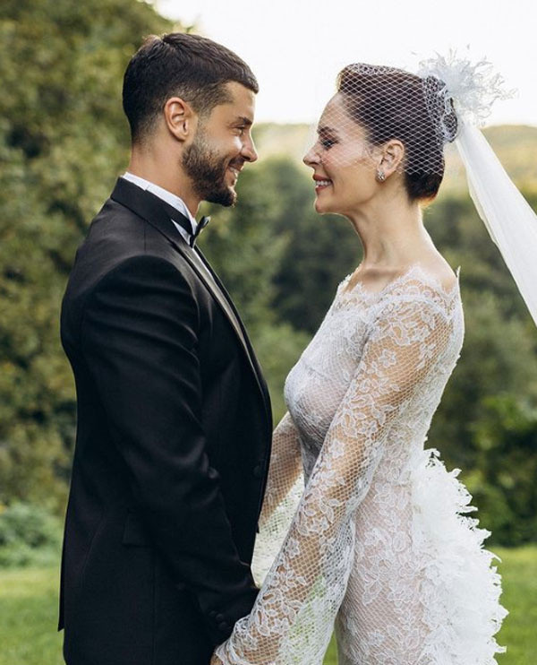 Taze damat Berk Oktay'ın eski eşi Merve Şarapçıoğlu'ndan herkesi şaşkına çeviren iddialar! Meğer evlenmeden önce... - Resim: 0