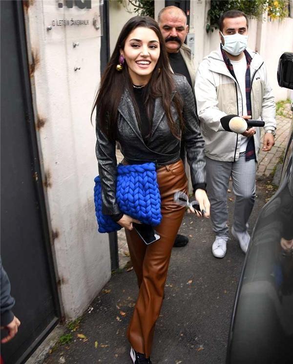 Hande Erçel yerin dibine girdi Utandıran 'Kerem Bürsin' sorusu - Resim: 1