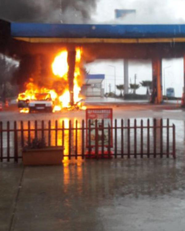 Akaryakıt istasyonuna yıldırım düştü! - Resim: 4