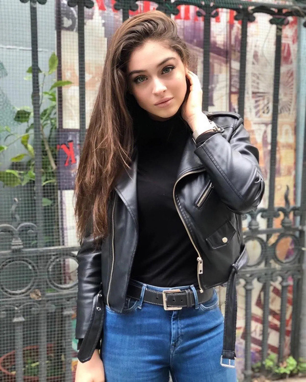 Cemre Baysel'in annesine bakın! Görenler ağzı açık bakıyor "resmen kendisi kopyalamış" - Resim: 0