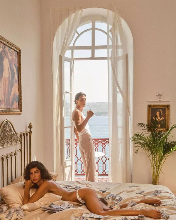 Berrak Tüzünataç yatağa uzandı, yeni dizisi için çırılçıplak poz verdi! O pozları herkesi büyüledi - Resim: 3