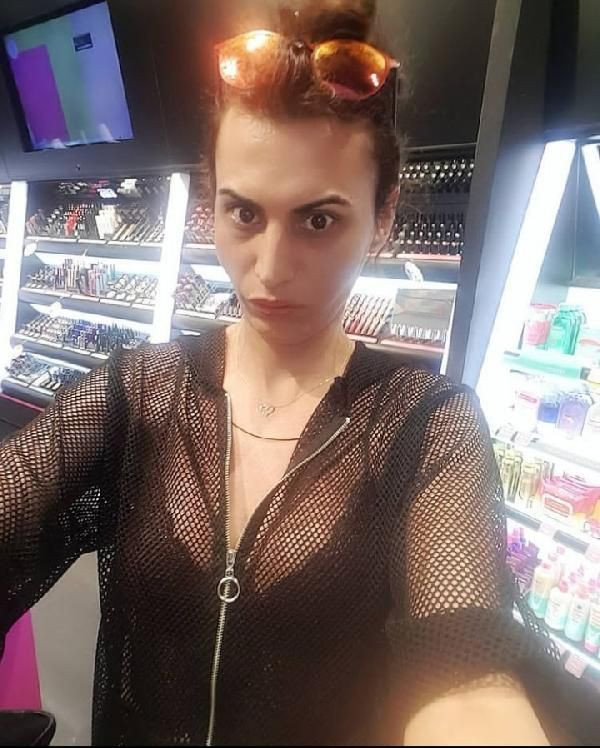 İzmir'de başına sert cisimle vurularak öldürülen trans bireyin cesedi çekyat içinde bulundu - Resim: 1