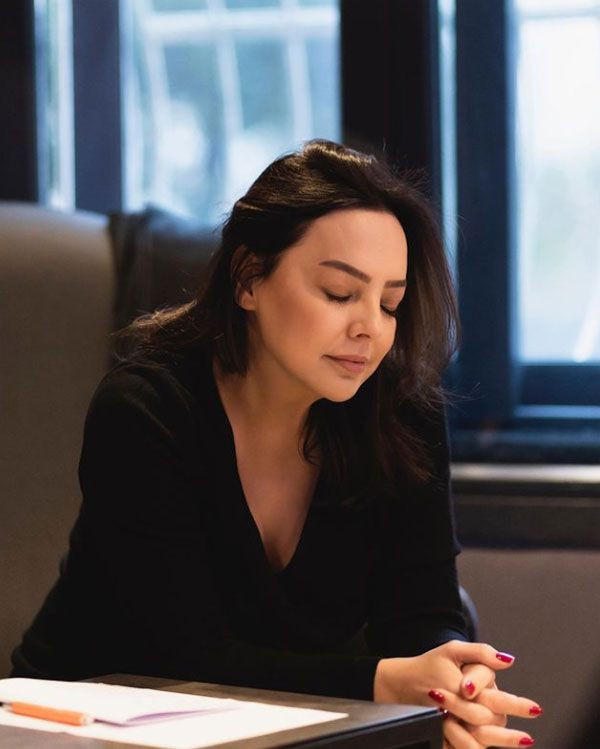 Yıllardır görüşmüyorlardı! Ebru Gündeş'in kimsenin bilmediği kız kardeşi herkesi şok etti - Resim: 1