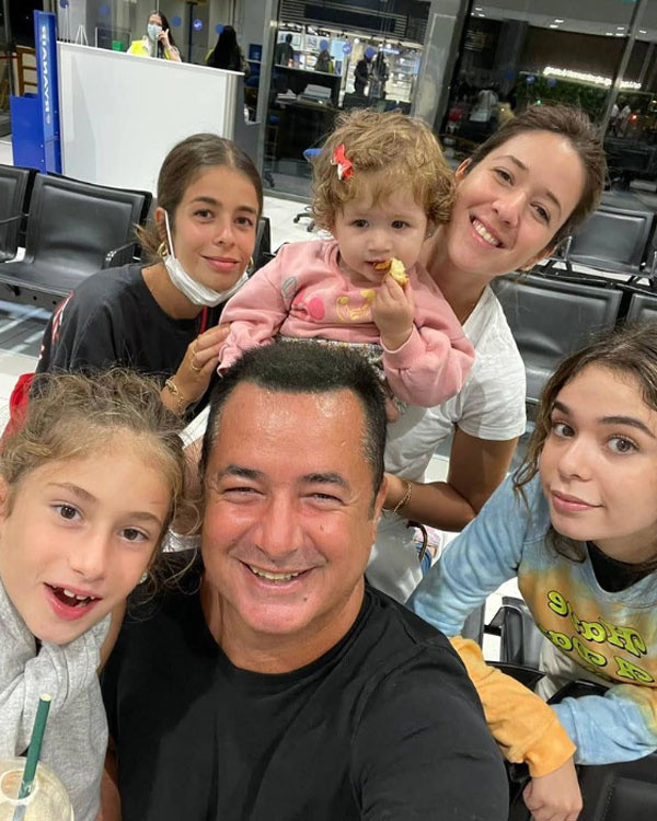 Acun'un büyük kızı Leyla Tiktok videoları paylaştı, dekoltesiyle esti geçti "Baban görmesin" - Resim: 0