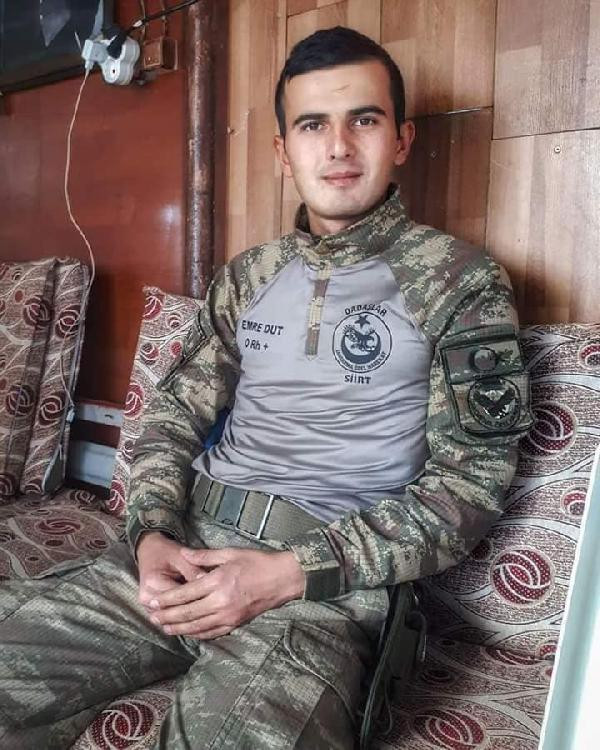 Şehit cenazesinde yürek yakan feryat: Neden bizi bırakıp gittin - Resim: 1