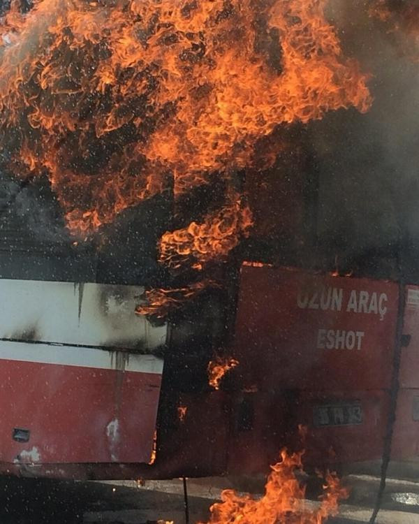 Belediye otobüsü alev alev yandı! Facia kıl payı atlatıldı - Resim: 3
