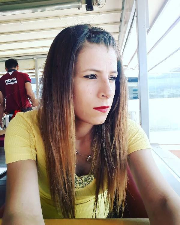 Gezmeye gidiyorum diyen genç kız 14 yerinden bıçaklanmış halde bulundu - Resim: 1