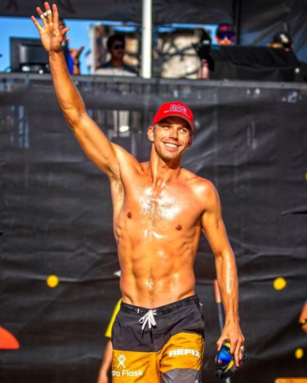 Ünlü sporcu Stafford Slick uçak tuvaletinde rezaleti paylaştı - Resim: 1