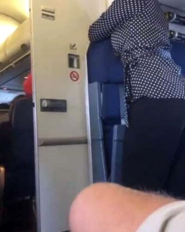 Ünlü sporcu Stafford Slick uçak tuvaletinde rezaleti paylaştı - Resim: 3