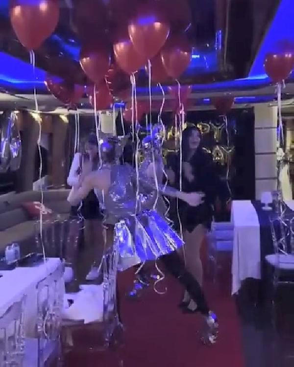 Boğaz'da lüks yatta 'sosyal mesafesiz' doğum günü kutlaması - Resim: 4