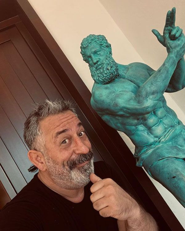 Cem Yılmaz mücevher mağazası gezerken yakalandı başlığı "Esnaf ziyareti" yazdırdı! - Resim: 3