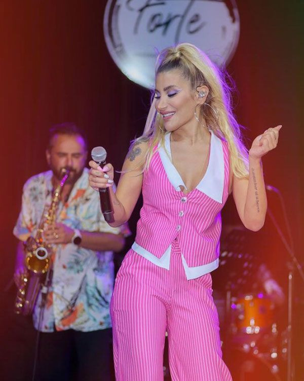 İrem Derici sahilde yaptığı ayak şovuyla ağızları açık bıraktı! "Bu eller çok yoruldu..." - Resim: 1