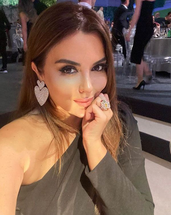 Aslı Hünel bikini yerine elbise ile denize girdi, resti çekti! "Beni bikini ile yakalayamazsınız" - Resim: 1