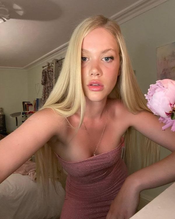 Serel Yereli arkasını döndü mavi mini bikinisiyle poz verdi! Herkesin ağzı açık kaldı - Resim: 2