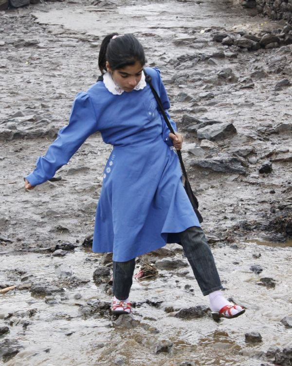 Yürekleri sızlatan Melek yine terlikle gitti - Resim: 1