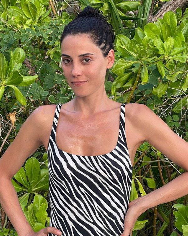 Sadakatsiz'in Asya'sı Cansu Dere tatilde mini bikinisiyle şov yaptı, fotoğraflarına yorum yağdı! - Resim: 1