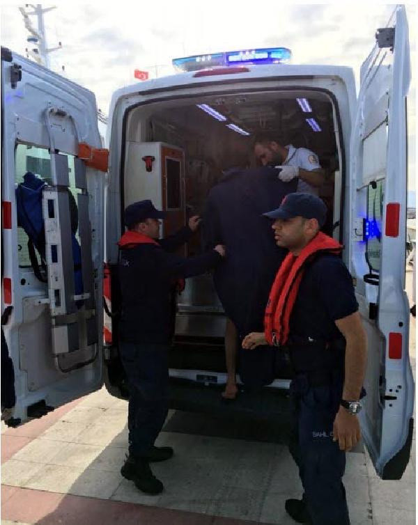 Ülkeden yüzerek kaçmaya çalıştı! - Resim: 0