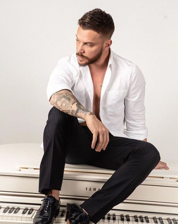 Sinan Akçıl konserde "Enerjim kalmadı" dediğine pişman oldu! Bakın sahneye ne fırlattılar! - Resim: 2