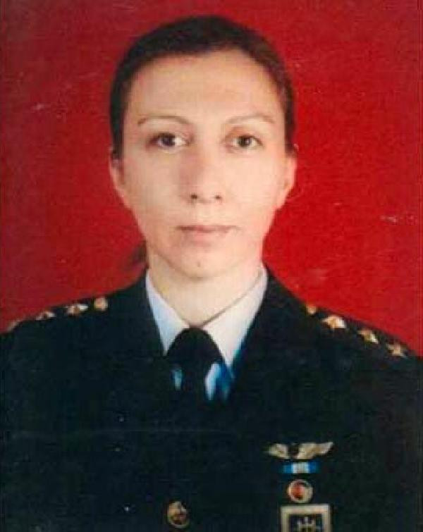 Pilot kızı jette ölmüştü! Acılı annenin bakışları yürekleri dağladı - Resim: 1