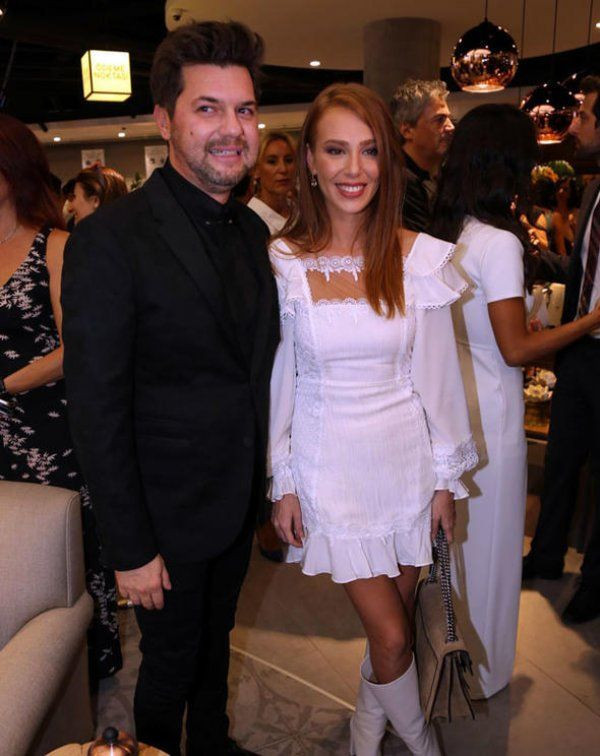 Elçin Sangu trafiğe takılınca atarlandı! Kendi yaptı başkalarına kızdı - Resim: 1