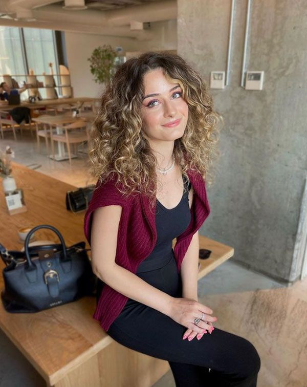 Survivor Batuhan'ın kardeşi güzelliği ile mest etti! Kız kardeşi de en az kendisi kadar ünlü - Resim: 4