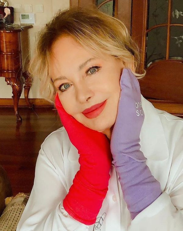 Emel Sayın gençlik fotoğrafını paylaştı, hayran bıraktı! "Bir zamanlar photoshopa gerek yoktu" - Resim: 1