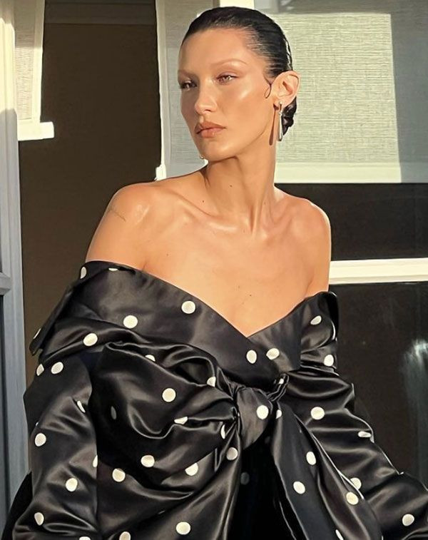 Filistin'li ünlü model Bella Hadid aynanın karşısına geçti çıplak poz verdi! Cesaretiyle hayran bıraktı - Resim: 1