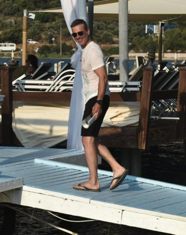 Yeğeniyle cinsel ilişki yaşayan Murat Başoğlu'nu yeni sevgilisiyle evinden ettiler - Resim: 4