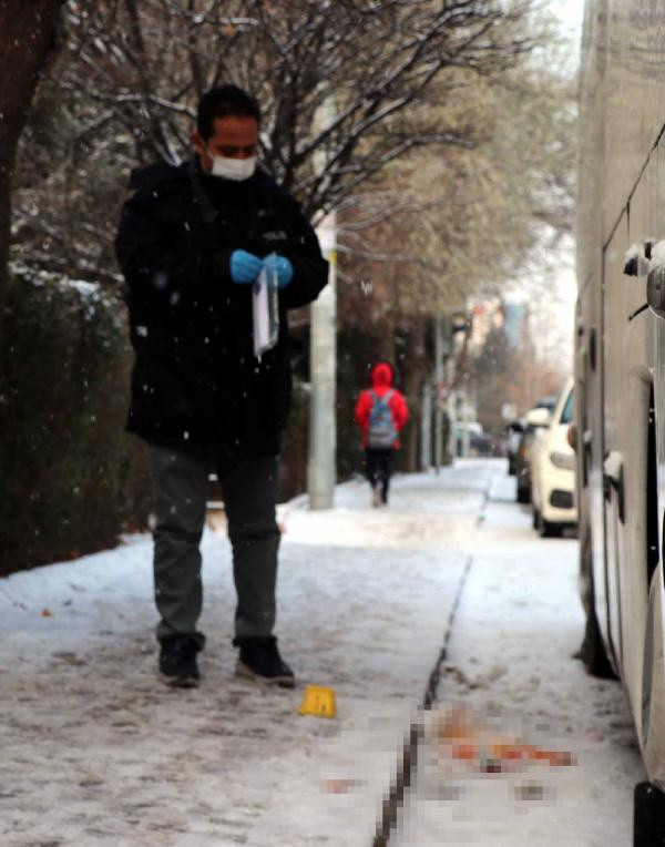 Kayseri'de dehşet! Boşanma aşamasındaki eşini sokak ortasında bıçakladı - Resim: 0