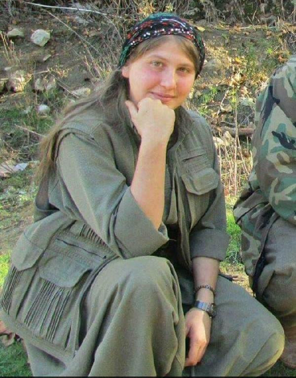 Devlet, 'kırmızı fularlı kız'ın annesine tazminat ödeyecek - Resim: 3