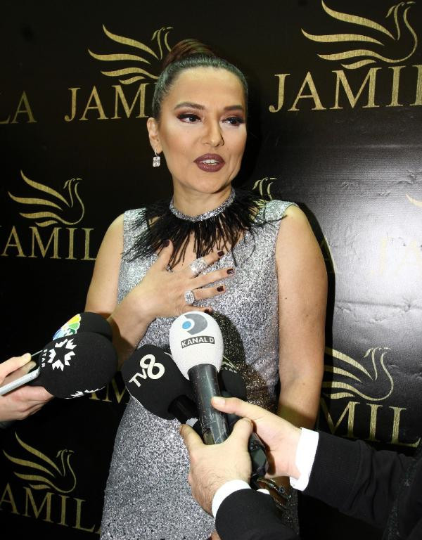 Önce kavga etmişlerdi Demet Akalın Seda Sayan'a gelinlik baktı - Resim: 4