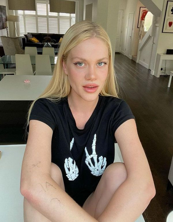 Serel Yereli arkasını döndü mavi mini bikinisiyle poz verdi! Herkesin ağzı açık kaldı - Resim: 3