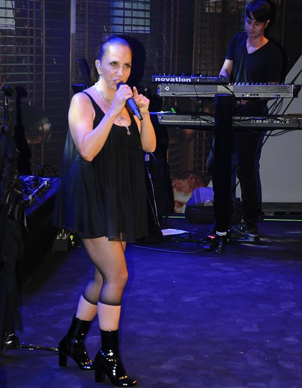 Sertab Erener'den cesur kıyafet! Nefes kesti adeta - Resim: 2