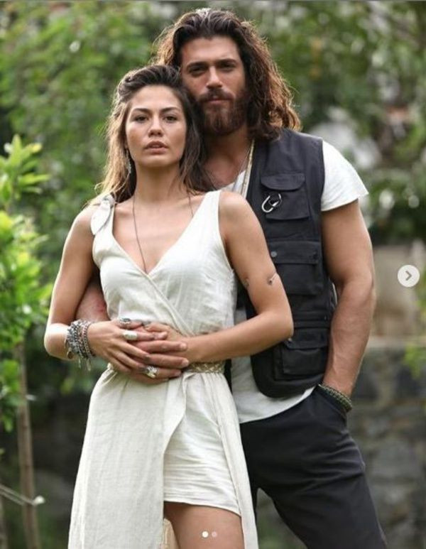 Erkenci Kuş'un aşıkları bir arada! Demet Özdemir ve Can Yaman bayramda da beraber - Resim: 3