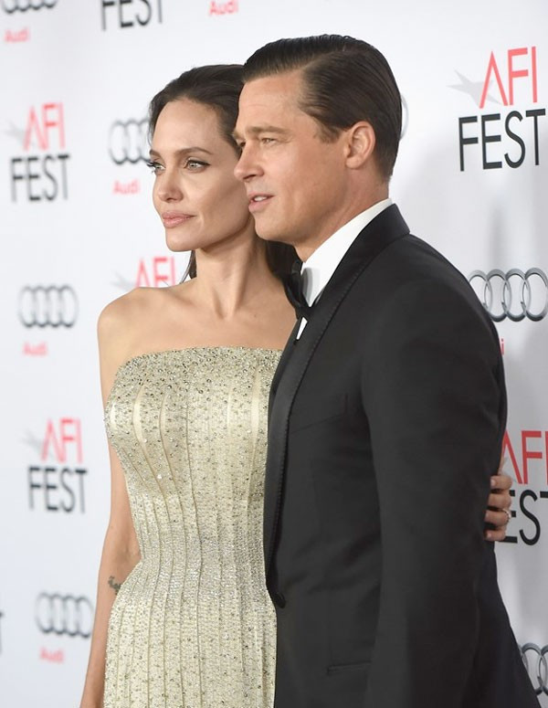 Angelina Jolie Brad Pitt'i yaylım ateşine tuttu! - Resim: 3