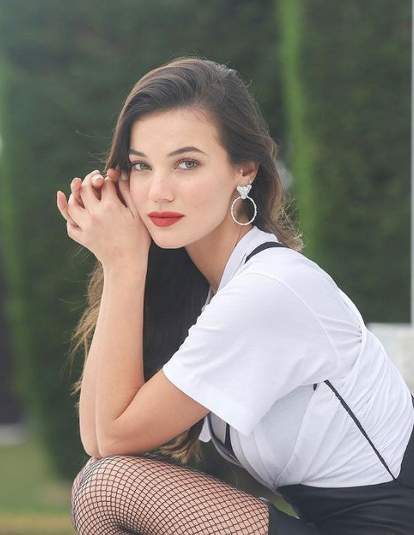 Pınar Deniz Hürrem Sultan stilini hayranlarıyla paylaştı! Yer yerinden oynadı - Resim: 2