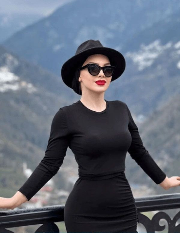 Başörtüsü ile çektiği videolarla fenomen oldu! Twerkçi Esra Rabia Ünal VIP fuhuşta yakalanmış işte kayıtları - Resim: 1