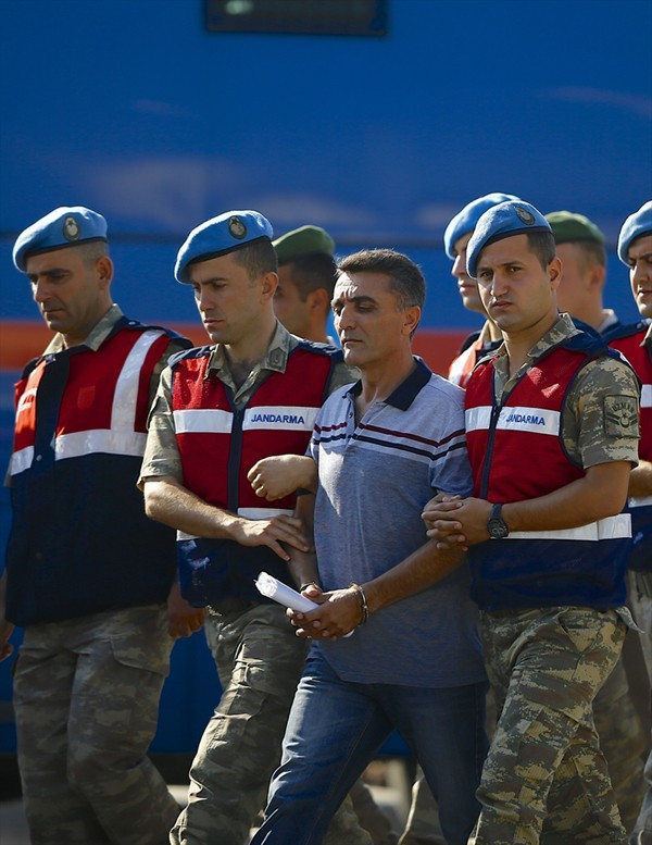 Suikastçi üç darbeci asker için özel önlem! - Resim: 4