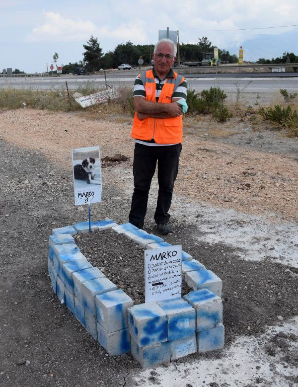 Antalya'da mezar taşına yazdıkları şaşırttı: İnanmadım, koşarak, geldim - Resim: 0