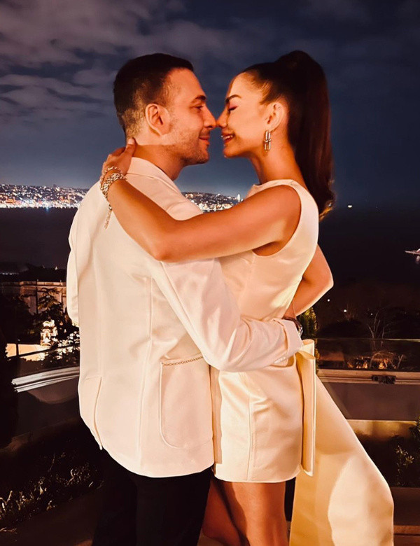 Gelinlikten daha çok konuşuldu! Oğuzhan Koç'un damat ayakkabısı düğüne damga vurdu - Resim: 0