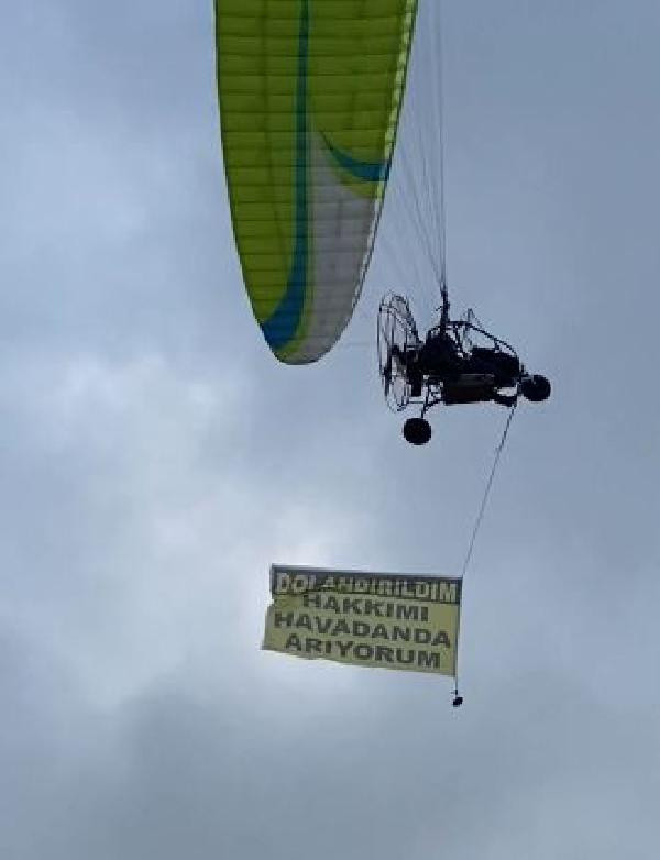 Trabzon'da gökyüzünde gören şaştı kaldı! Karadenizli afişe bakın ne yazdı - Resim: 0