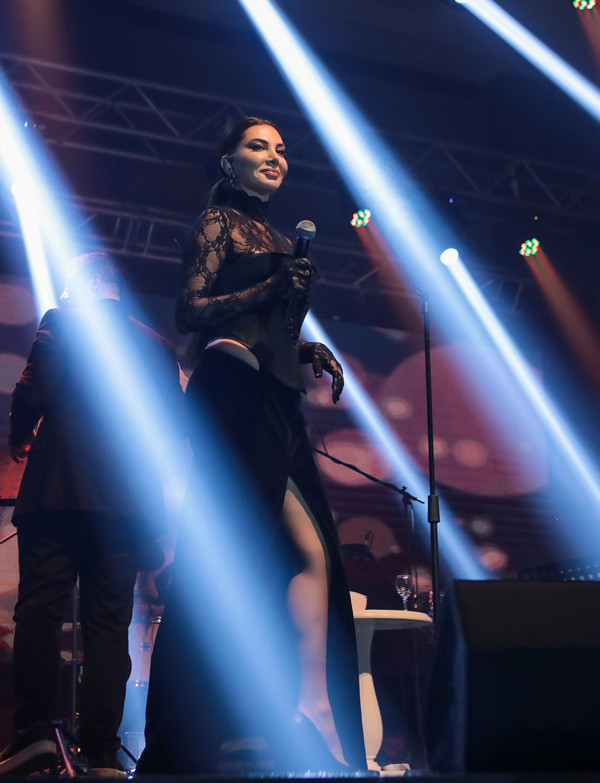 Ebru Yaşar yılbaşı gecesi Kıbrıs’ı salladı: Farklı bir alanda sürpriz gelebilir - Resim: 1