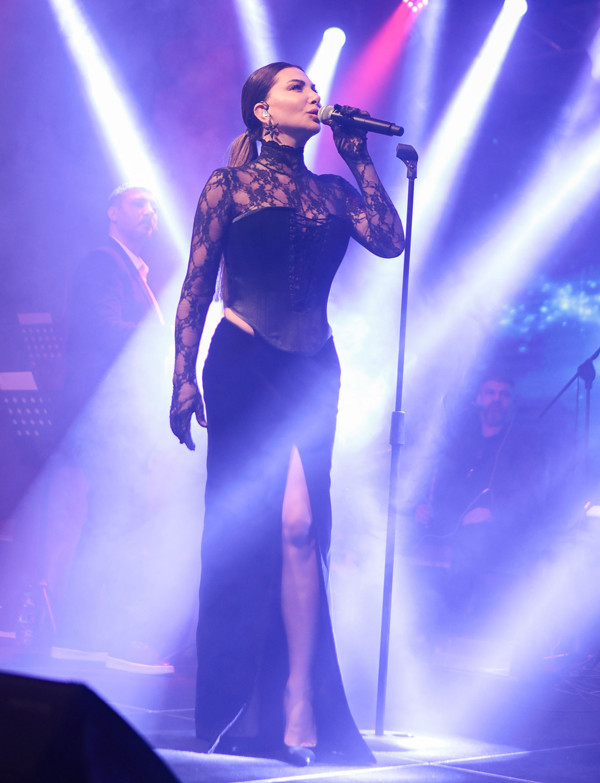 Ebru Yaşar yılbaşı gecesi Kıbrıs’ı salladı: Farklı bir alanda sürpriz gelebilir - Resim: 0