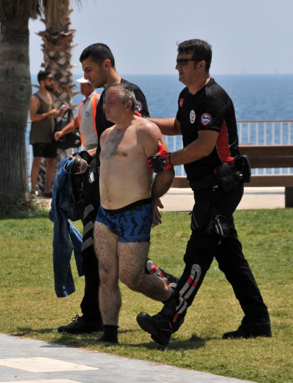 Annesi çığlık atınca iğrenç adam kıskıvrak yakalandı - Resim: 1